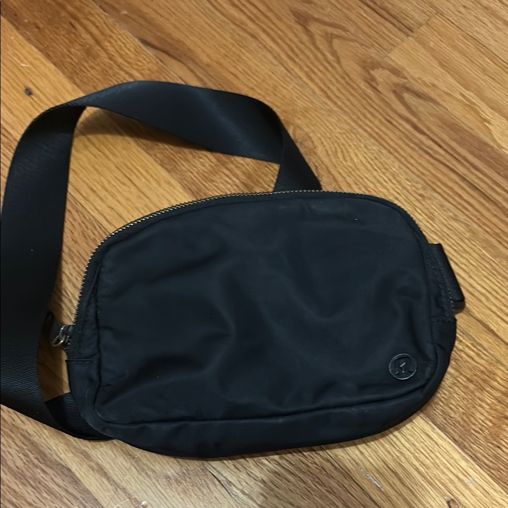 Black Lululemon belt bag